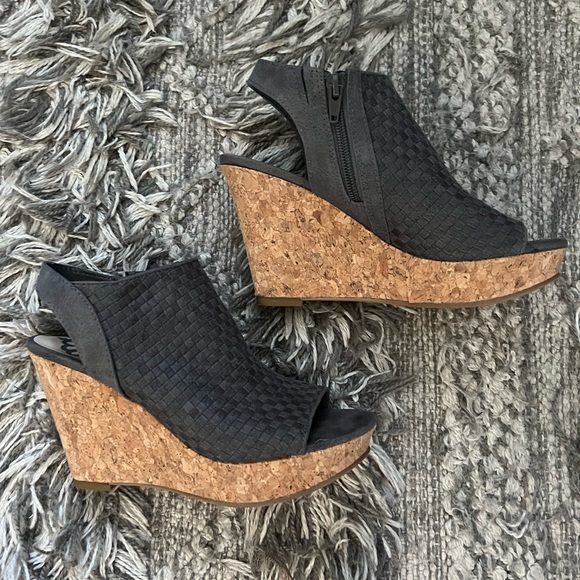 Fergalicious Shoes - Excellent condition Fergicious “Rasta” wedge. Size 6.5